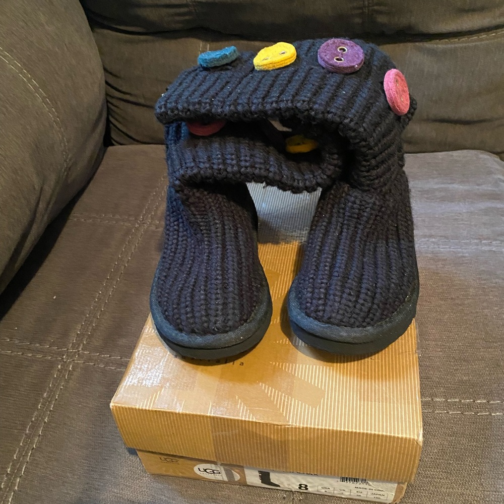 Girl size 8 cardy Ugg boots